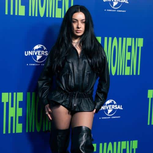 Charli XCX parle de sa « jalousie compétitive »