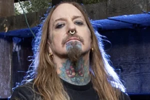 DEZ FAFARA de DEVILDRIVER attribue à sa foi, à son amour de la famille et au soutien de ses fans l&rsquo;avoir aidé à traverser des moments difficiles