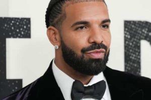 Drake en bataille juridique pour un prêt de 3,7 millions de dollars à sa marque de mode OVO