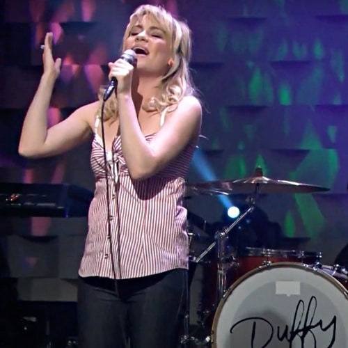 Duffy annonce son premier concert depuis plus de quinze ans après une interruption de carrière
            

