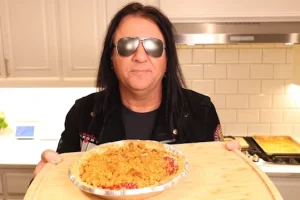 ERIK TURNER de WARRANT sur « Cherry Pie » atteignant une nouvelle génération grâce à la série à succès « Off Campus » : « Nous sommes tellement ravis »