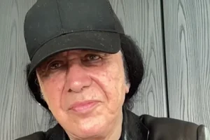 GENE SIMMONS sur la polarisation politique aux États-Unis : « Je crois que les gens des deux côtés de la barrière sont allés à l’extrême »