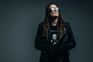 GINGER, le leader de THE WILDHEARTS, parle de son diagnostic de cancer : « Je vis chaque seconde dans l&rsquo;instant présent »