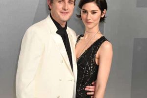 Gracie Abrams craignait que se sentir « en sécurité et stable » avec Paul Mescal ne menace l&rsquo;écriture de chansons