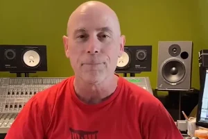 JOHN BUSH d&rsquo;ARMORED SAINT dit que tous les musiciens « empruntent », « imitent » et « volent » les autres lorsqu&rsquo;ils écrivent de nouvelles chansons