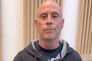 JOHN BUSH d&rsquo;ARMORED SAINT n&rsquo;a pas de « raisins aigres » par rapport aux autres groupes dépassant son niveau de succès : « Je me sens très reconnaissant et j&rsquo;ai eu beaucoup de réalisations »