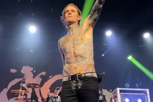 JOSH TODD de BUCKCHERRY : « Nous avons en quelque sorte été sur notre propre île pendant toute notre carrière »
