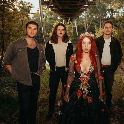Joan and The Giants font leur premier single britannique, Mamma Don't Cry out now
            

