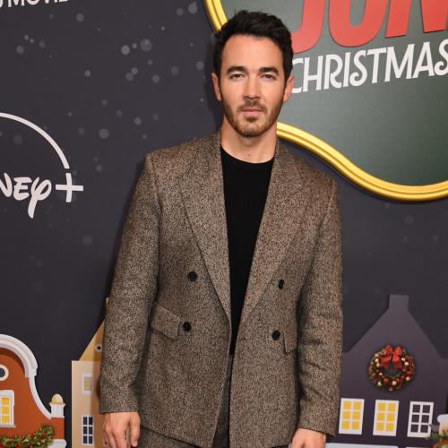Kevin Jonas a « vomi » lors du premier rendez-vous de Nick Jonas avec Priyanka Chopra
            

