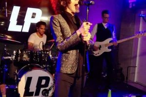 LP revient avec Love Is All I Have et détaille le nouvel album studio Room 12