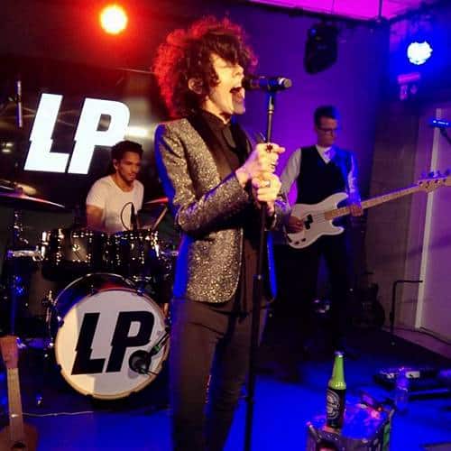 LP revient avec Love Is All I Have et détaille le nouvel album studio Room 12