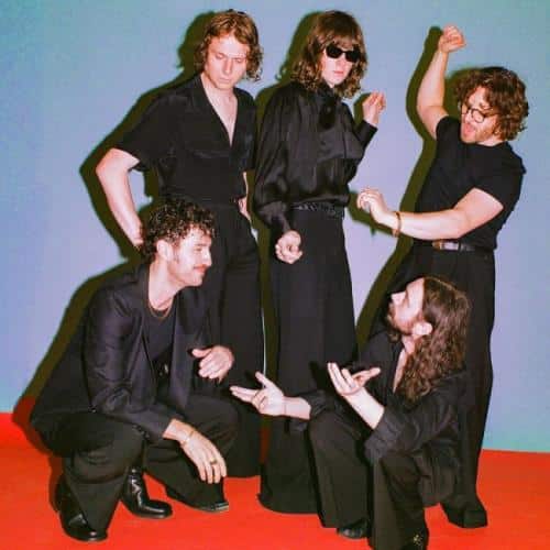 L'animatrice de Love Island, Maya Jama, joue dans le nouveau clip de Blossoms alors que le groupe dévoile son sixième album Songs From The Wedding Cake