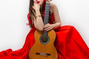 Laura Mazon Franqui apporte l&rsquo;héritage de la guitare latino-américaine sur la scène de Times Square