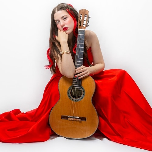 Laura Mazon Franqui apporte l'héritage de la guitare latino-américaine sur la scène de Times Square
            

