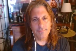 Le nouveau batteur de TWISTED SISTER, JOEY CASSATA, a été « époustouflé » par un appel téléphonique lui demandant de jouer pour le groupe : « Il n&rsquo;y a pas eu d&rsquo;audition »
