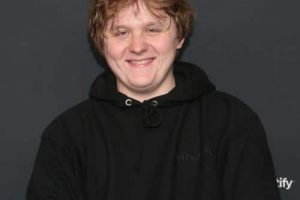 Lewis Capaldi révèle qu&rsquo;il a été confondu avec un créateur de contenu