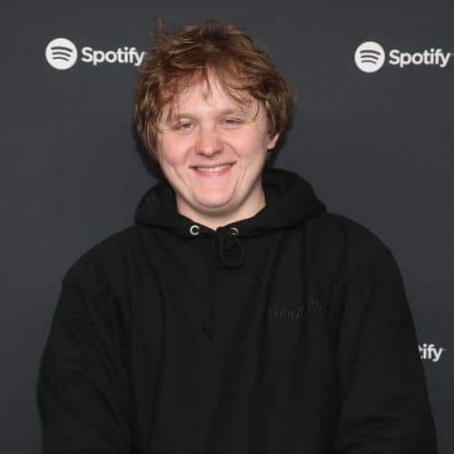Lewis Capaldi révèle qu'il a été confondu avec un créateur de contenu