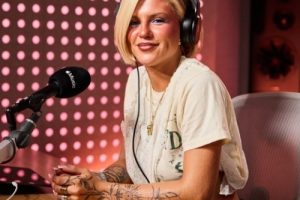 « L’insécurité est bruyante et la sécurité est silencieuse » : Skye Newman reprend Apple Music Radio