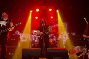 MORT À TOUS exclut une fois de plus la création de nouvelle musique originale : « Cela n&rsquo;a pas beaucoup de sens logique »