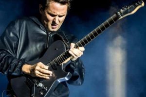 Matt Bellamy dit que la génération Z a soif de « vraie » musique alors que l&rsquo;IA prend le contrôle de sa vie