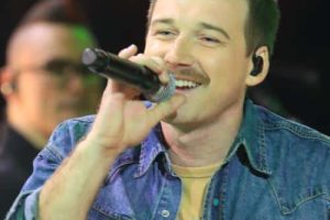 Morgan Wallen jette le téléphone d&rsquo;un agent de sécurité à travers la scène