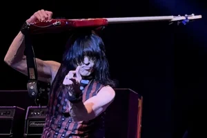 RUDY SARZO parle d&rsquo;une nouvelle musique solo : « Dans les prochaines semaines, je vais la sortir »