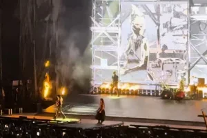Regarder : Le rideau latéral prend feu lors du concert d’EVANESCENCE à Tampa