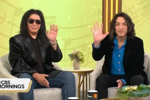 Regarder : PAUL STANLEY et GENE SIMMONS de KISS discutent de leur partenariat de cinq décennies avant l&rsquo;honneur du « Songwriters Hall Of Fame »