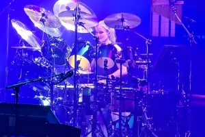 Regardez la vidéo Drum-Cam de l&rsquo;intégralité du premier concert de RUSH avec la batteuse ANIKA NILLES