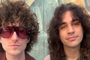 STANLEY SIMMONS, avec PAUL STANLEY et GENE SIMMONS de Sons Of KISS, annonce sa toute première tournée aux États-Unis