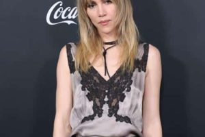 Suki Waterhouse profite de sa liberté de création après avoir quitté le mannequinat