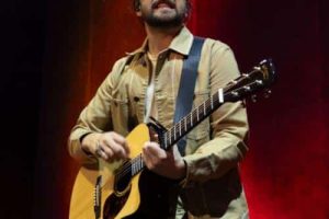 « Un manque de respect total » : Noah Kahan critique les fans pour vol