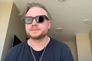 ZACH MYERS de SHINEDOWN dénonce l&rsquo;utilisation de l&rsquo;IA pour composer des chansons : « Je n&rsquo;écris pas avec l&rsquo;intelligence artificielle »