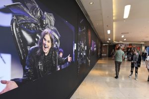 L&rsquo;exposition de photos « Retour au début » est lancée à Birmingham pour coïncider avec le premier anniversaire du concert