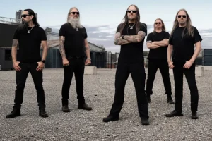 AMON AMARTH annonce le nouvel album « The Allfather Awakens » et partage le single « Gjallarhorn »