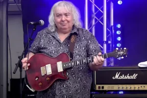 BERNIE MARSDEN : l&rsquo;album live &lsquo;Stage&rsquo; sortira en août