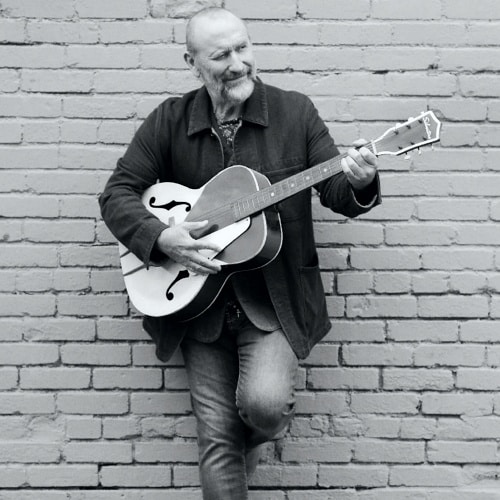 "A quoi ça sert de conquérir le monde si vous ne pouvez pas en profiter ensemble", déclare Colin Hay de Men at Work.