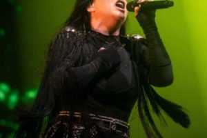 Amy Lee dit que les femmes du rock et du métal « se soutiennent et se poussent » alors que la tournée Evanescence met en lumière la solidarité féminine