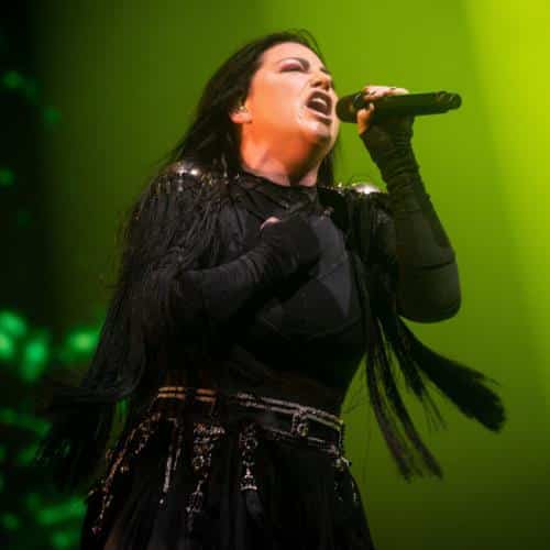 Amy Lee dit que les femmes du rock et du métal « se soutiennent et se poussent » alors que la tournée Evanescence met en lumière la solidarité féminine