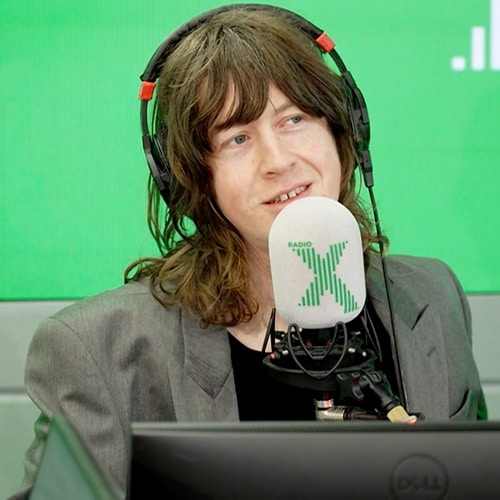 Blossoms qualifie son propre morceau Giving Up The Ghost de puant