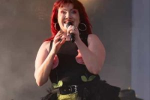 CMAT va suspendre toute une année ses concerts en 2027 alors qu&rsquo;elle prévient qu&rsquo;elle est « si proche de l&rsquo;épuisement professionnel »