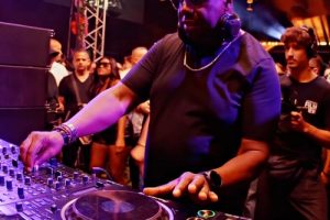 Carl Cox révèle des projets de collaboration non réalisés avec la défunte icône de la soul Angie Stone