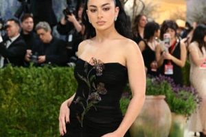 Charli XCX a utilisé le plugin AI pour la conception sonore expérimentale sur son nouvel album Music, Fashion, Film