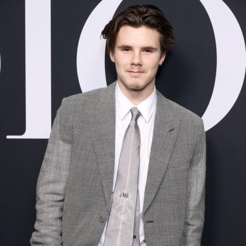 Cruz Beckham admet que sans les conseils de ses célèbres parents, il ne serait pas aussi « confiant » sur scène