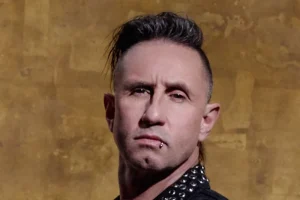 ERIC BASS de SHINEDOWN reçoit un traitement après un « grave accident de santé mentale » ; Annonce de bassistes de remplacement en tournée