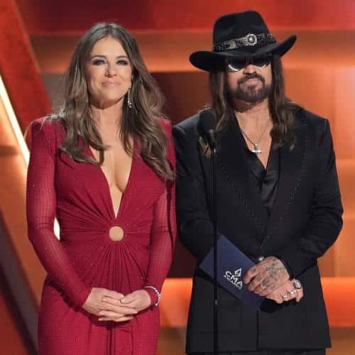 Elizabeth Hurley savait qu'elle "allait aimer" Miley Cyrus avant de sortir avec Billy Ray Cyrus