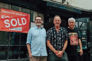Fatboy Slim soutient les propriétés des salles de musique alors que le pipeline est sécurisé