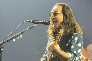 GEDDY LEE de RUSH diagnostiqué avec une laryngite et une bronchite ; Deux spectacles à Fort Worth, au Texas, reportés