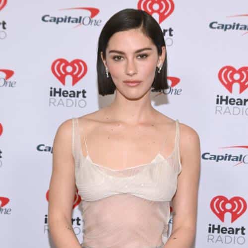 Gracie Abrams admet qu'elle a été « négligente quant à l'impact de ses chansons » sur les albums précédents