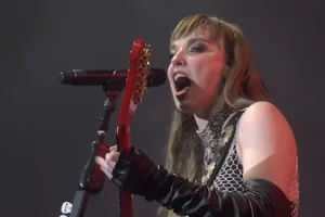 HALESTORM partage une vidéo professionnelle de la couverture de « Perry Mason » d&rsquo;OZZY OSBOURNE